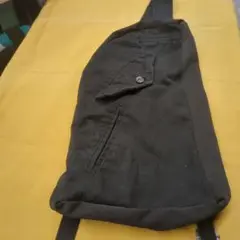 黒いボディバッグ-7