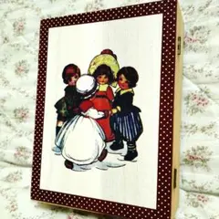 木製小物入れ 子供たちのイラスト付き