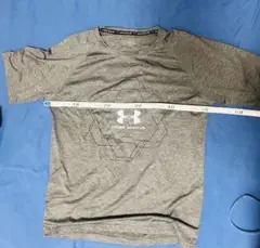 美品 　UNDER ARMOUR グレー トレーニングTシャツ M