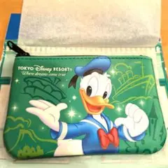 【新品未使用】ディズニー　ドナルド　パークチケット柄ポーチ　ランダム
