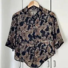 女性のシャツ
