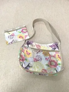 【レスポートサック】収納ポーチ付ベージュ系花柄ショルダーバッグ