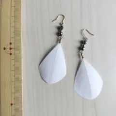 ピアス　羽　白　テラヘルツ