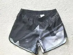 Reebok Speedwick グラフィックショートパンツ　Mサイズ
