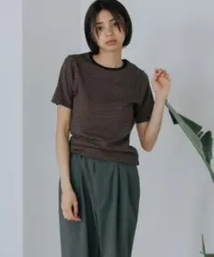 MILLER クルーネックTシャツ ブラウン