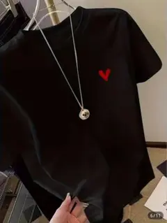 オーバーサイズ黒Tシャツ 赤いハート刺繍