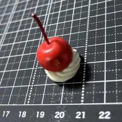 チェリー　さくらんぼ　ホイップクリーム　ホイップ　フィギュア　ミニチュア　モアイ