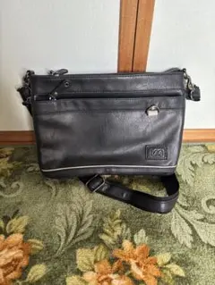 ブラックショルダーバッグ 中型