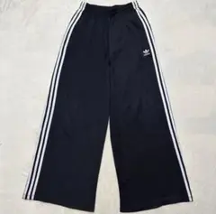 【3/2限定値下げ！試着のみ完売品✨】アディダスプライムブルーワイドレッグパンツ adidas（アディダス）の「PRIMEBLUE リラックス ワイドレッグ