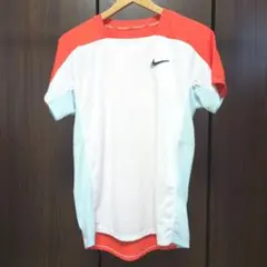 超かわいい〜　美品　NIKECOURT　DRI　Tシャツ