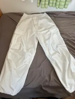 ホワイト カーゴパンツ