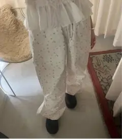 花柄 ホワイト カジュアルパンツ　モロモロ