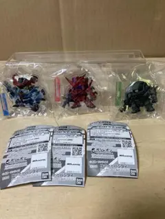 ジークアクス　アクリルスタンド　ガチャ　カプセルトイ　ザク　赤いガンダム