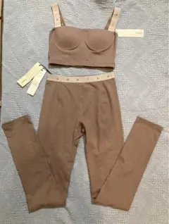 新品　emmi yog aエミヨガ　ヨガウェア　吸水速乾　ピンクベージュ　M