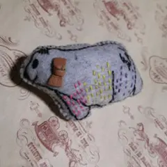 くま　ブローチ　ハンドメイド