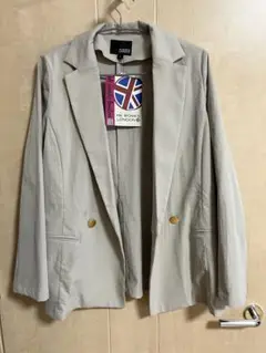 しまむら　ベージュ テーラードジャケット ゴールドボタン
