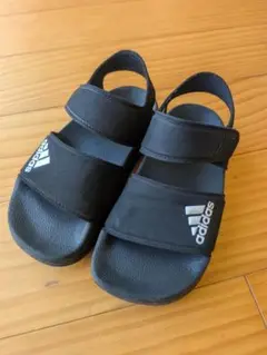adidas キッズサンダル