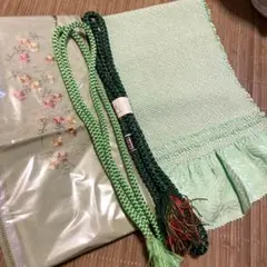 美品 帯揚げ 帯締め 半襟 振袖用 4点セット 絞り 着物 グリーン 緑 黄緑