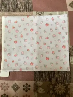 いちご柄の綿生地 幅約110cmx 長さ約50cm