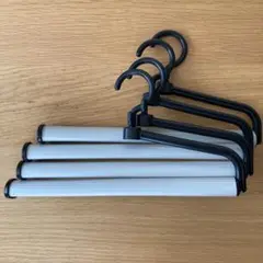 サワフジスラックスハンガー 4本セット 黒とグレー