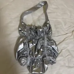 ショルダーバッグ　シルバー