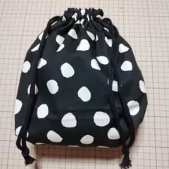 黒と白の水玉模様 巾着袋