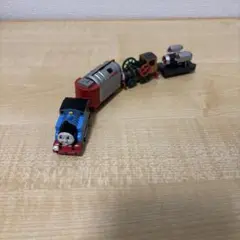非売品？　トーマス　プラレール　カプセル　表紙？　台紙？　ジェットエンジン 非売品？ トーマス プラレール カプセル 表紙？ 台紙？ ジェット