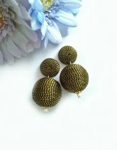 ブラックゴールドが格好良い、ボンボンピアス☆