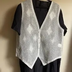 刺繍入りレースベスト