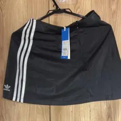 adidas ブラック スカート 3本ライン