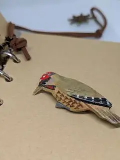 木製 鳥 ブローチ