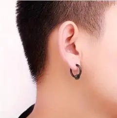 ♥️再々入荷♥️ピアス　メンズ　ブラック　フープ　カジュアル　人気　アクセサリー