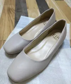 ほぼ新品 Fin ペールベージュ スクエアトゥパンプス 22.5 Sサイズ
