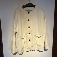 クリーム色 長袖 ブルゾンボタン付き