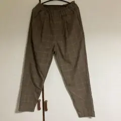 ユニクロ　ブラウン系チェックテーパードパンツ