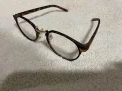 伊達メガネ