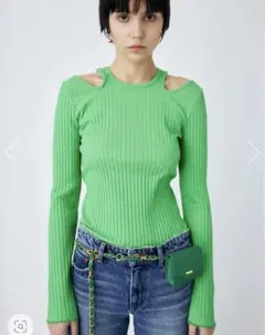 美品　moussy　肩出しリブカットソー　グリーン　ロンT