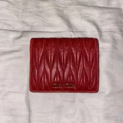 MIU MIU マテラッセ二つ折り財布 赤