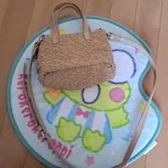 ベージュ ショルダーバッグ