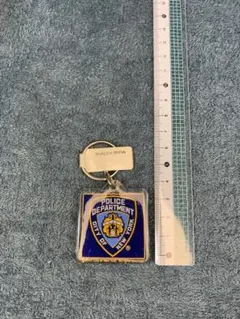 ニューヨーク 市警 警察本部　NYPD ロゴ キーホルダー