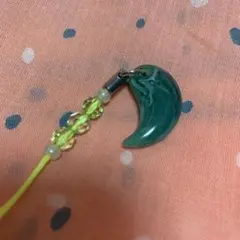 緑マーブル勾玉ストラップ