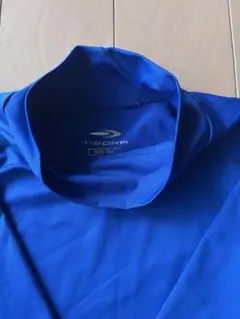 adidas ハイネック　サッカーインナーシャツ　140 青