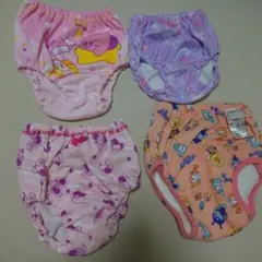 女の子ショーツ3枚　トレーニングパンツ1枚　100