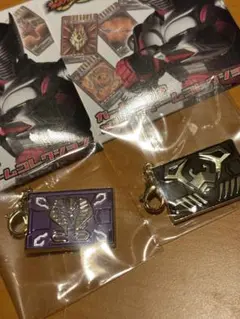 仮面ライダー龍騎 カードデッキメタルチャームコレクション シザースと王蛇 セット