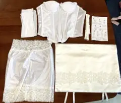 【美品】ビアンジュ　ブライダルインナーピュアホワイト スリーインワンビスチェ