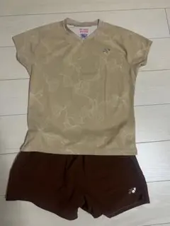 ヨネックス　花柄ベージュTシャツとブラウンショーツセット