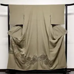 鶯がかった茶色に総スワトウ刺繍の付け下げ 着物
