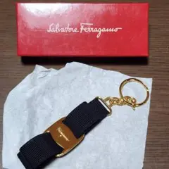 ★新品未使用★フェラガモ ヴァラ リボン キーホルダー