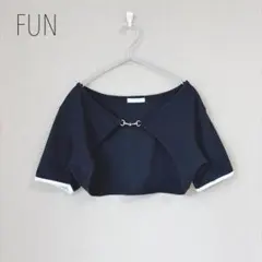 ファン ビット付きパイピングショート丈トップス　カットソー　短丈　黒　カーデ風