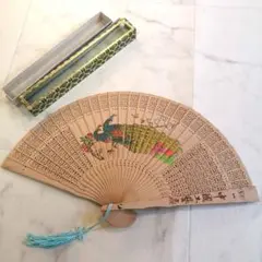 中国工芸品 白檀扇 孔雀扇子 透かし彫り